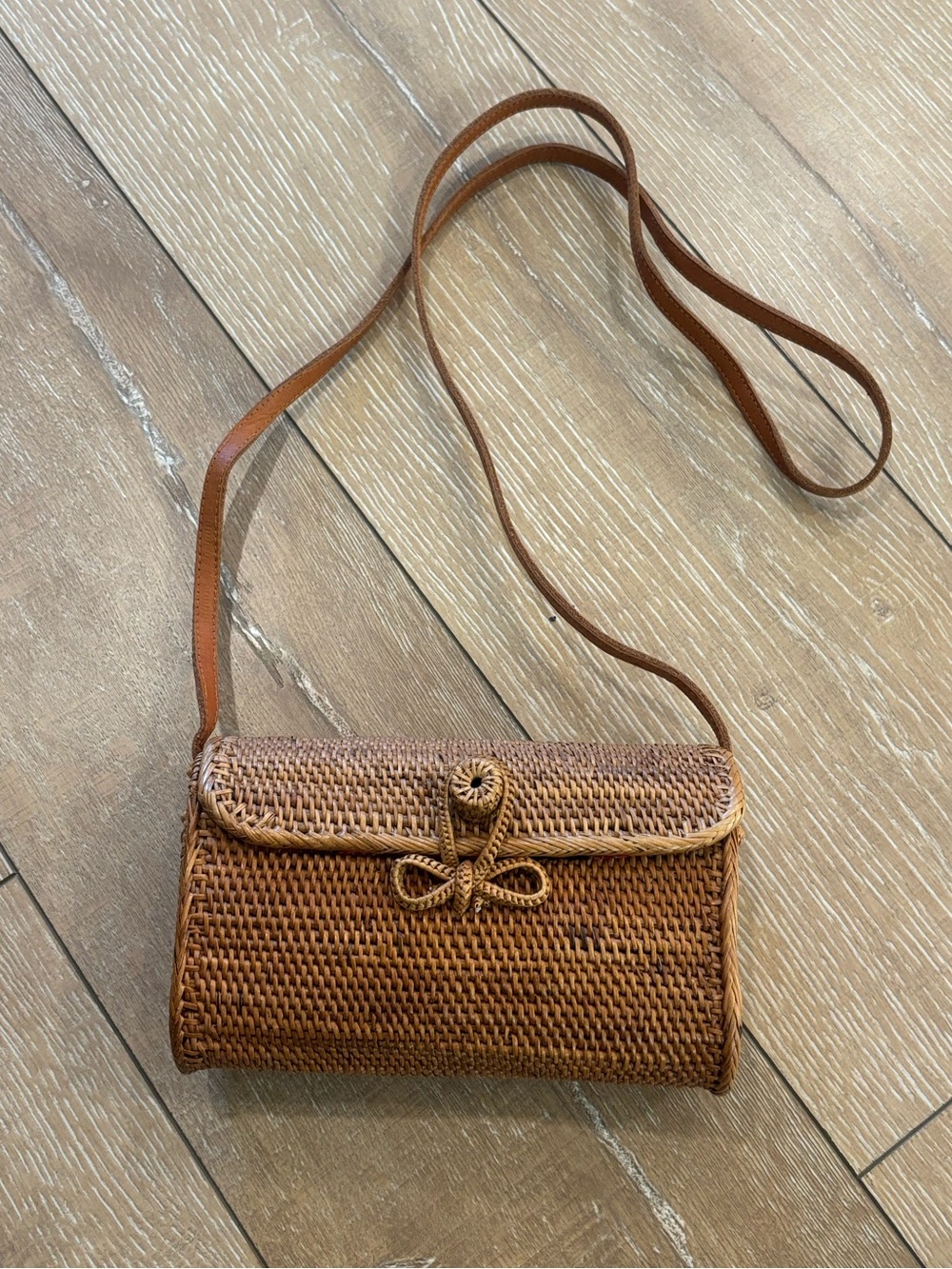 Vintage Handwoven Rattan Wicker Crossbody Purse Boho Bali Leather Strap Basket